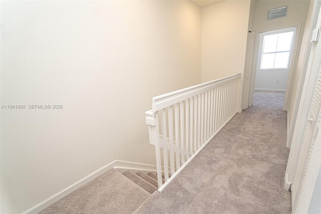 Building Photo - 2646 SE 27th Dr