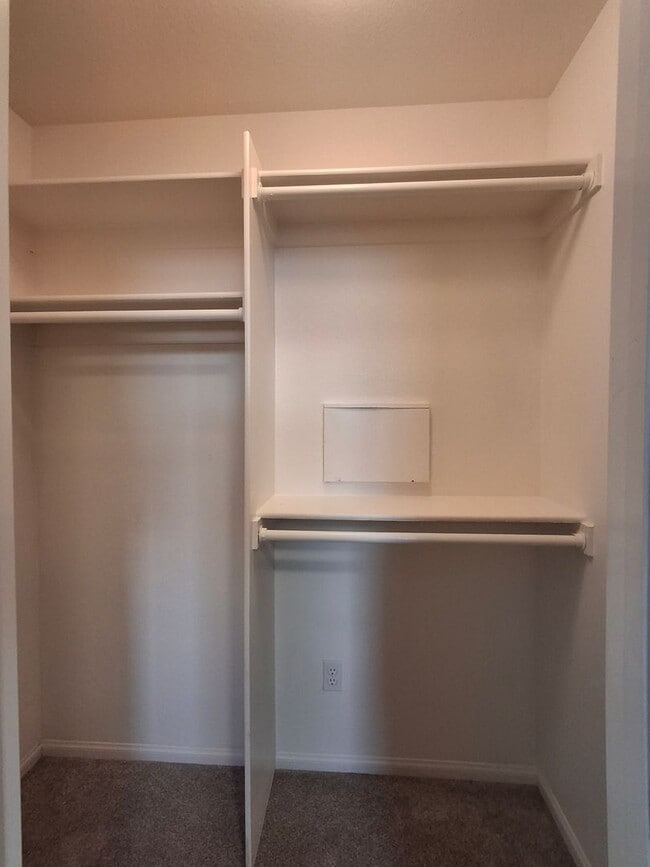 Building Photo - Amazing 2-Bedroom Townhome with Central AC/Heat! MUST SEE!