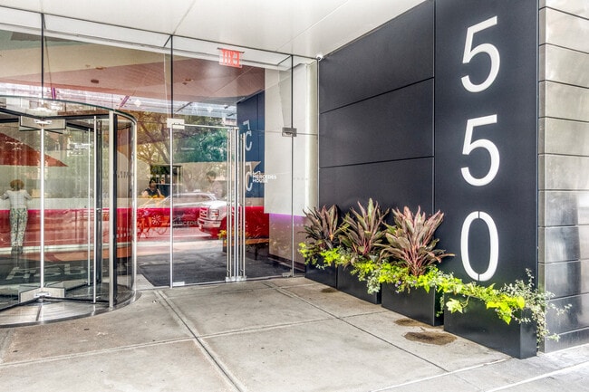 Building Photo - 550 W 54th St