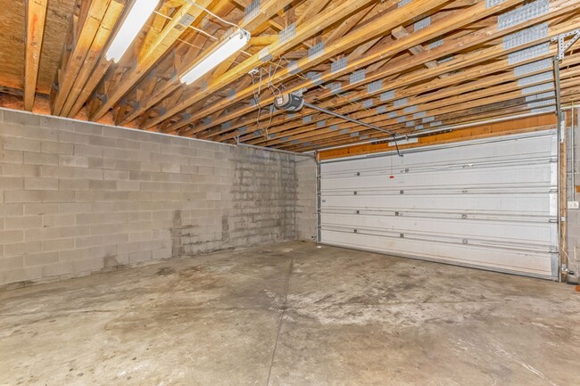 Building Photo - Single Family Home