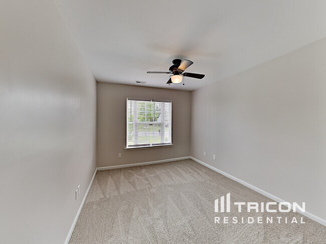 Building Photo - 2117 Clear Brook Dr