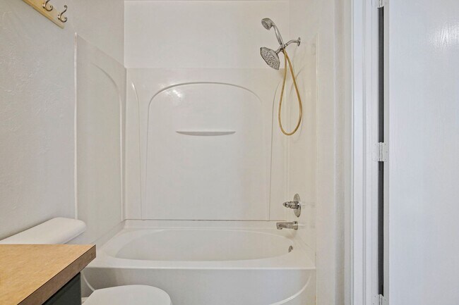 Building Photo - Beautiful 2 Bedroom - 2 Bathroom in Deer C...