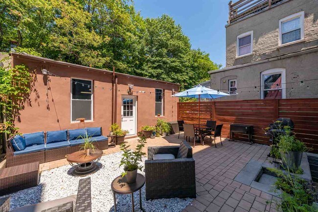 Building Photo - 280 5th St