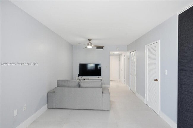 Building Photo - 2899 Collins Ave