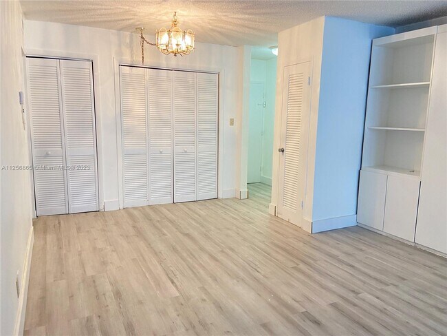 Building Photo - 9225 Collins Ave