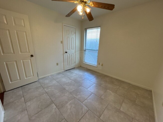 Building Photo - 3820 Water Oak Dr