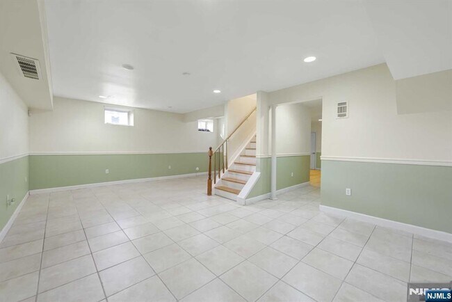 Building Photo - 831 Pascack Rd