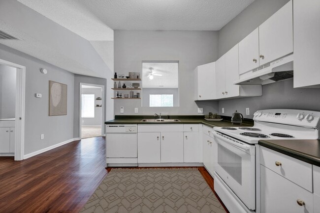 Building Photo - Chinaberry Commons Apartments