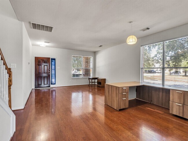 Building Photo - 29650 Legends Green Dr
