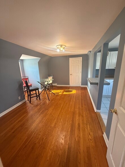 Building Photo - 2505 Girard Pl