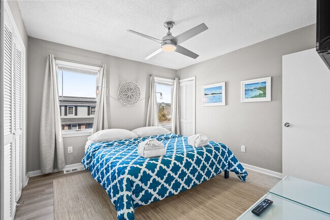 Building Photo - 405 13th Ave S