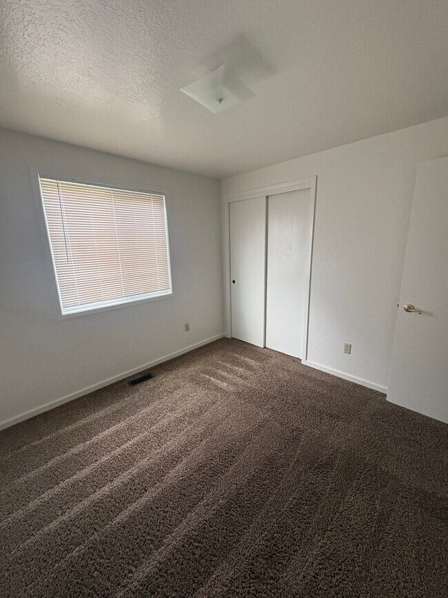 Building Photo - 3047 N Linda Vista Ln