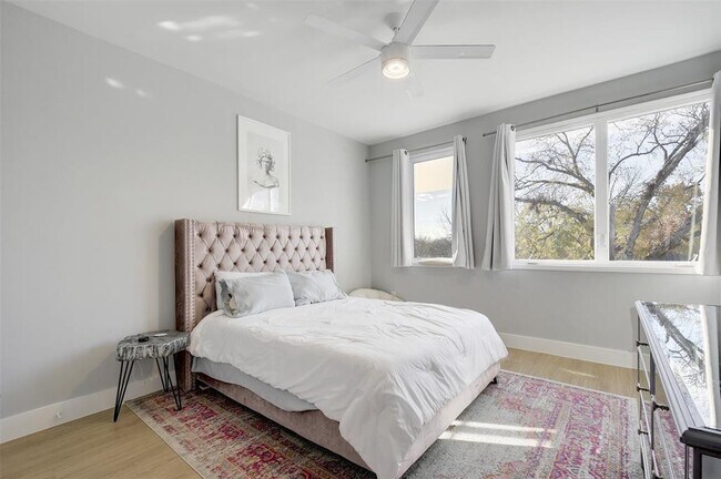 Building Photo - 2709 E 5th St.