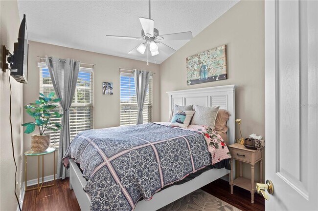 Building Photo - 3023 Pointeview Dr