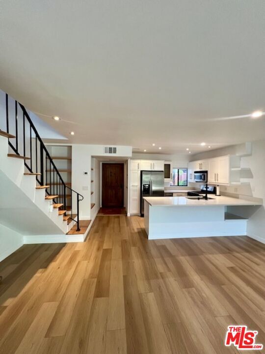 Building Photo - 10926 Bluffside Dr