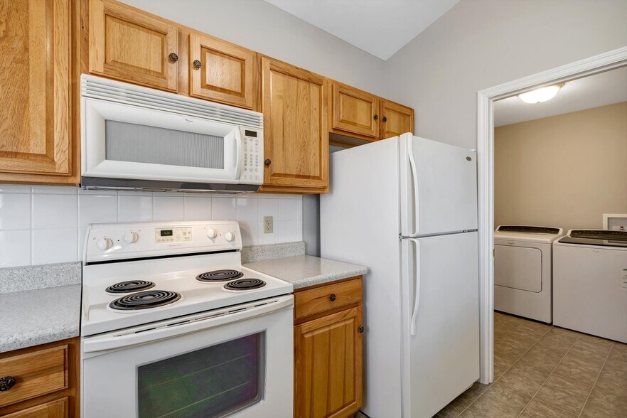 Building Photo - 1583 Briarchase Dr