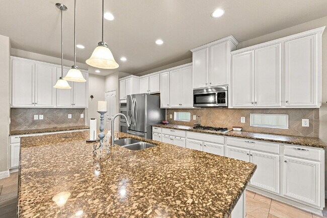 Building Photo - 8951 Highland Dawn