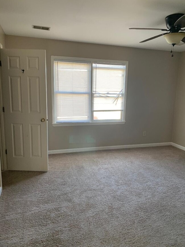 Building Photo - 3907 Kenesaw Dr