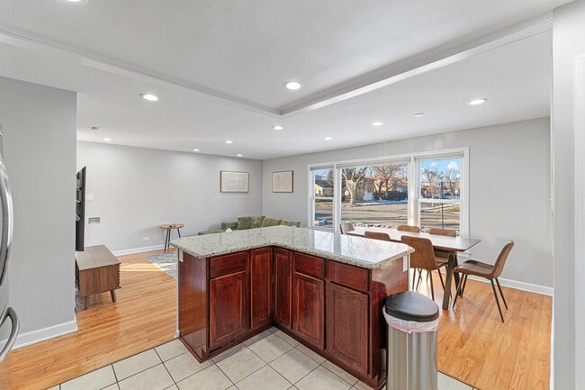 Building Photo - 3457 Main St