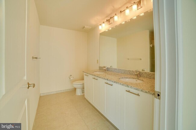 Building Photo - 5750 Bou Ave