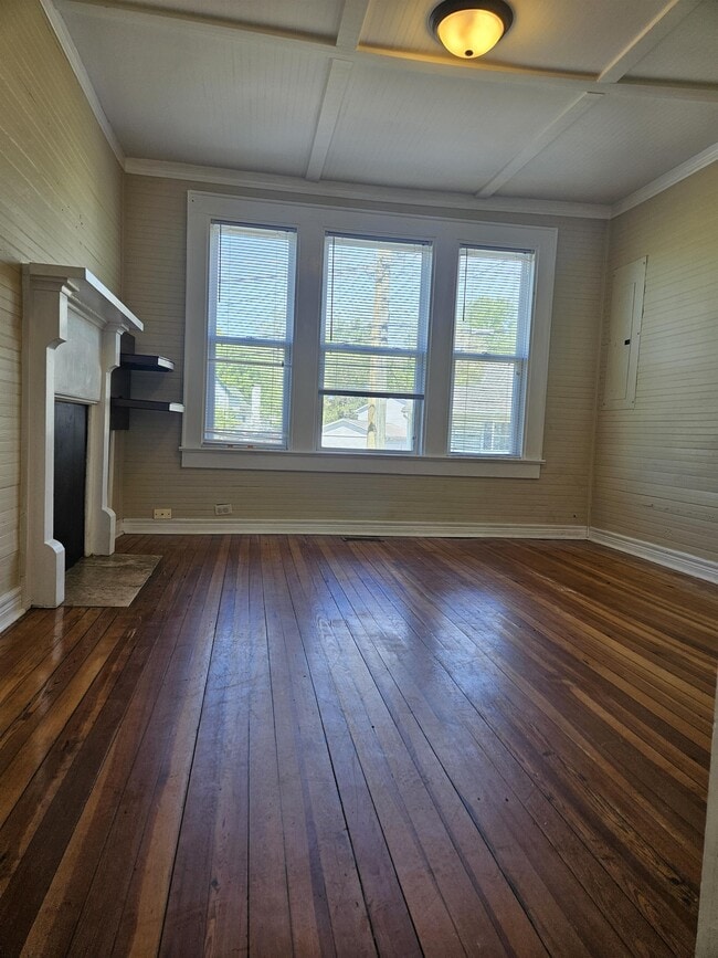 Building Photo - 390 Harper Ave