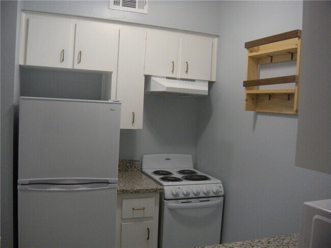 Building Photo - 3400 Speedway-
