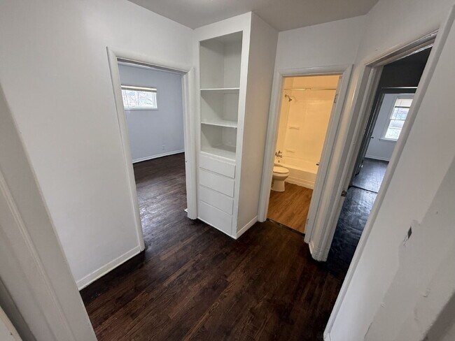 Building Photo - **READY NOW** 4 Bedroom/2 Bath Home In KCMO