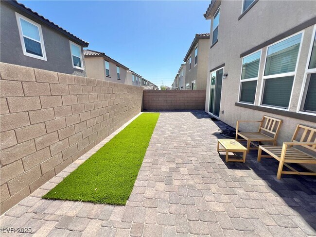 Building Photo - 7012 Sylmar Ave