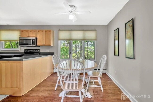 Building Photo - 12 Windsor Dr