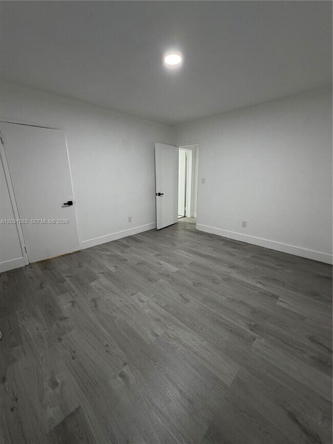Building Photo - 324 Surfside Blvd