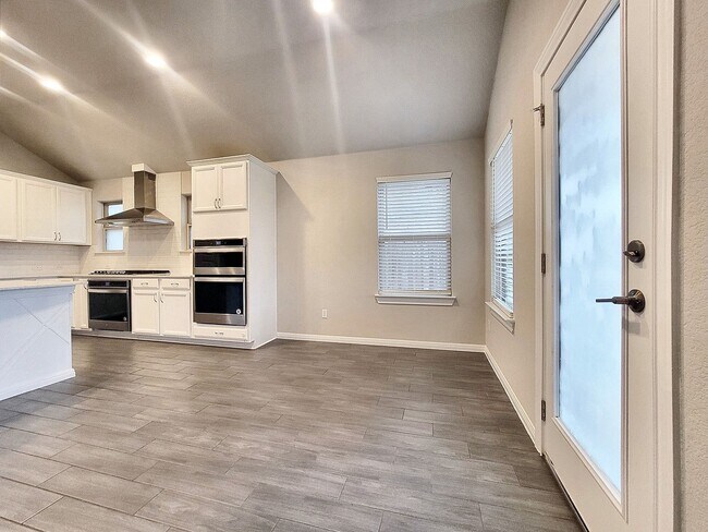 Building Photo - Beautiful Solar-Powered 4BR / 2BA Home – Big Backyard & Modern Kitchen