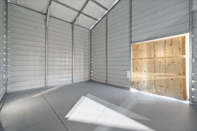 Building Photo - Pet Friendly Three Bedroom on Five Acres!