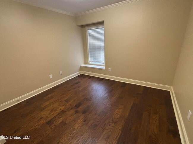 Building Photo - 132 Hillcrest Way