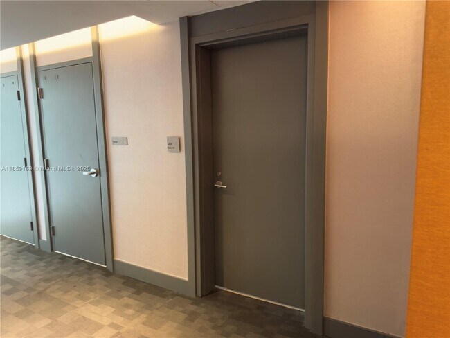 Building Photo - 9940 W Bay Harbor Dr