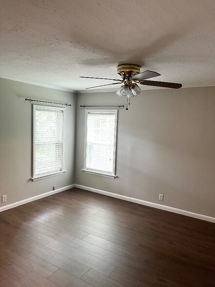 Building Photo - 1173 N McDonough Rd