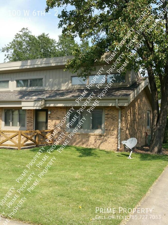 Building Photo - 100 W 6th-2