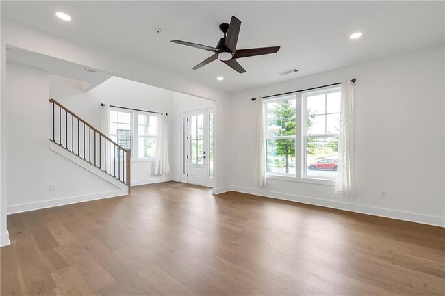 Building Photo - 2042 Juliette Ave