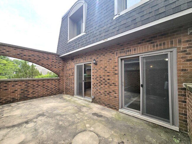 Building Photo - 1111 S Waukegan Rd