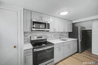 Building Photo - 22 Treat Ave
