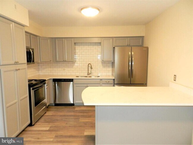 Building Photo - 300 Claiborne Ave