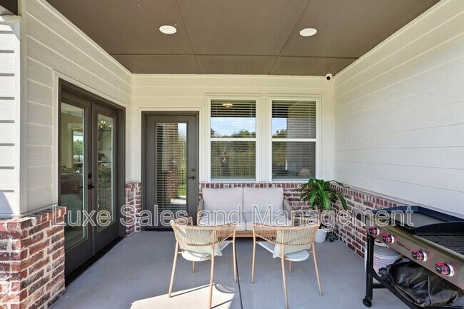 Building Photo - 4200 Abbey Pk Dr