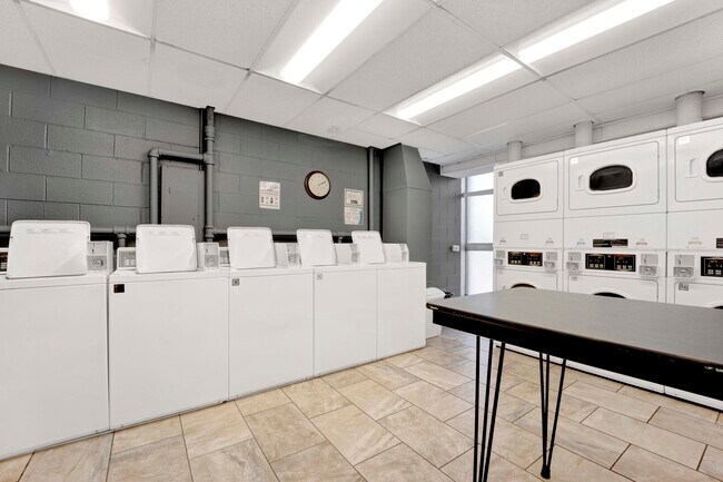 Building Photo - 1555 N Dearborn Pkwy