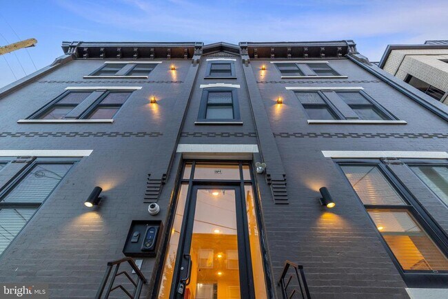 Building Photo - 1723 Francis St
