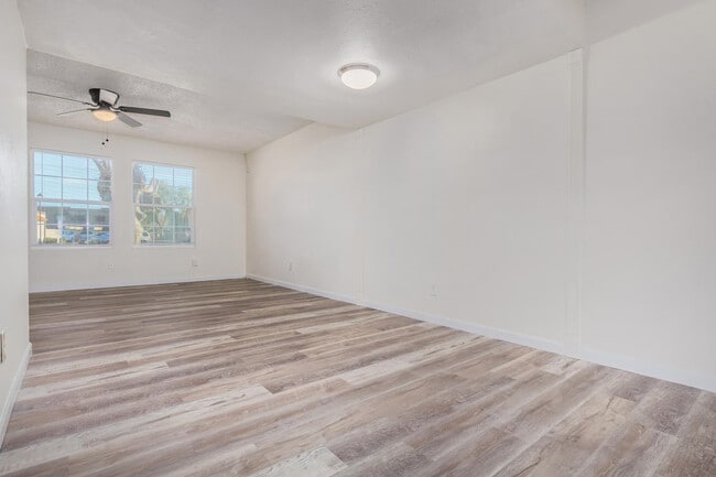 Building Photo - 1029 E Bendix Dr