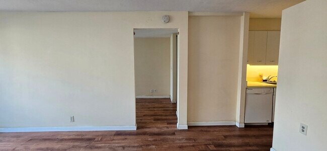 Building Photo - 29 Concord Ave