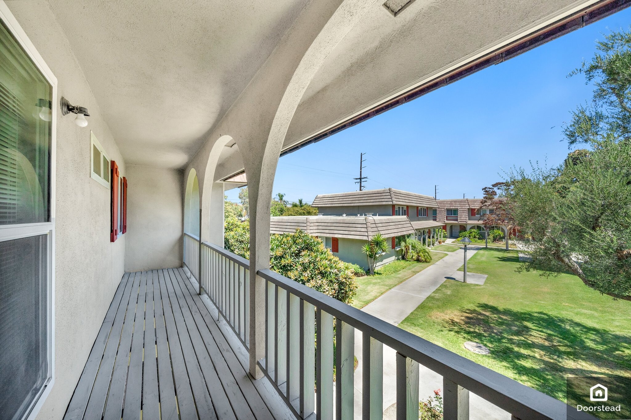 Building Photo - 4739 Larwin Ave