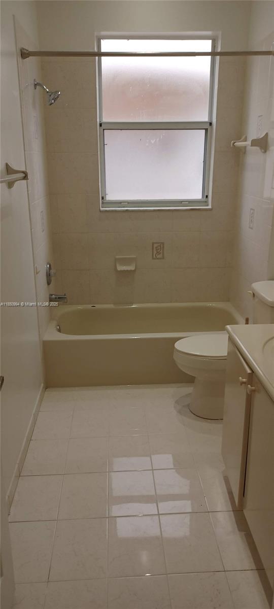 Building Photo - 2210 NE 37th Rd
