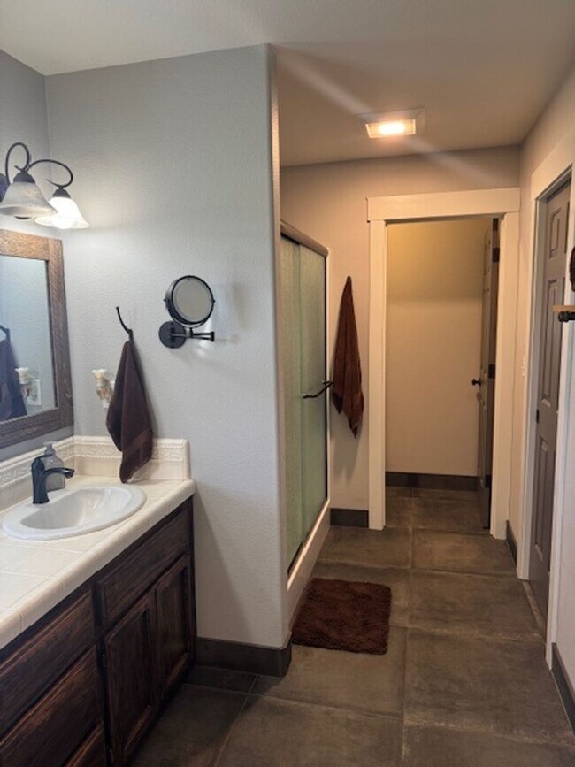 Building Photo - Country Style Living in this Charming Home in Anderson