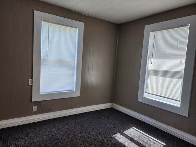 Building Photo - 809 S Avenue A