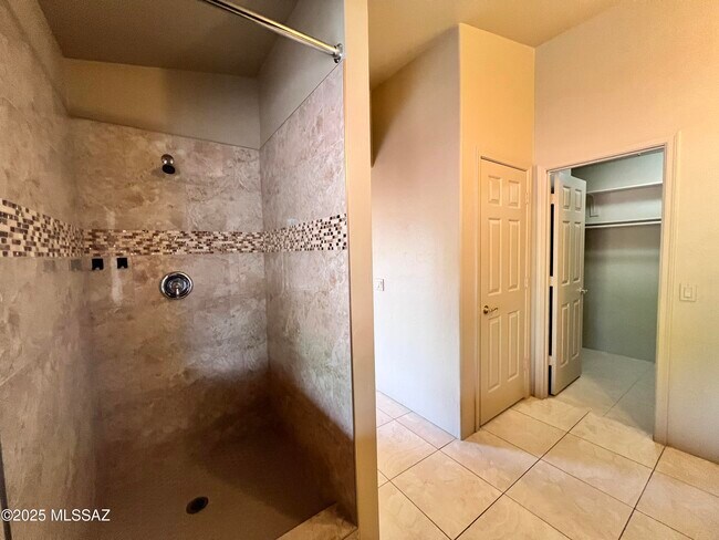 Building Photo - 8679 N Ahwatukee Way